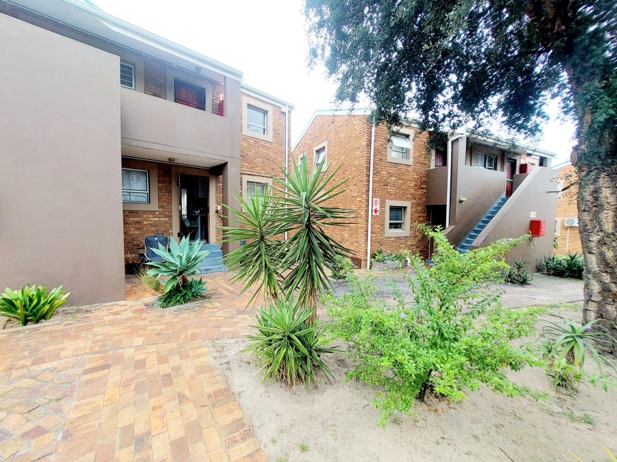 2 Bedroom Property for Sale in Oakglen Western Cape